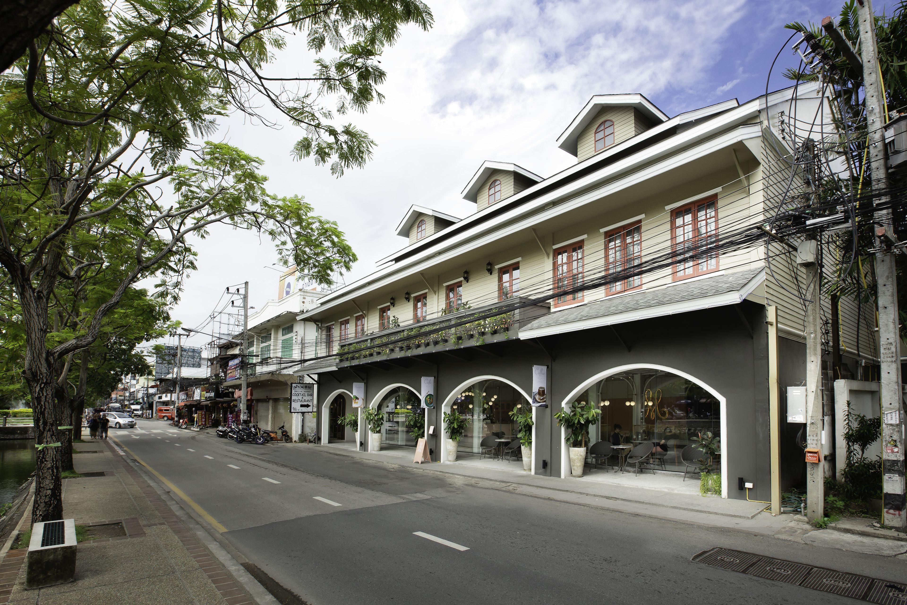 Mila Thapae@Chiang Mai Old City — Photos 1